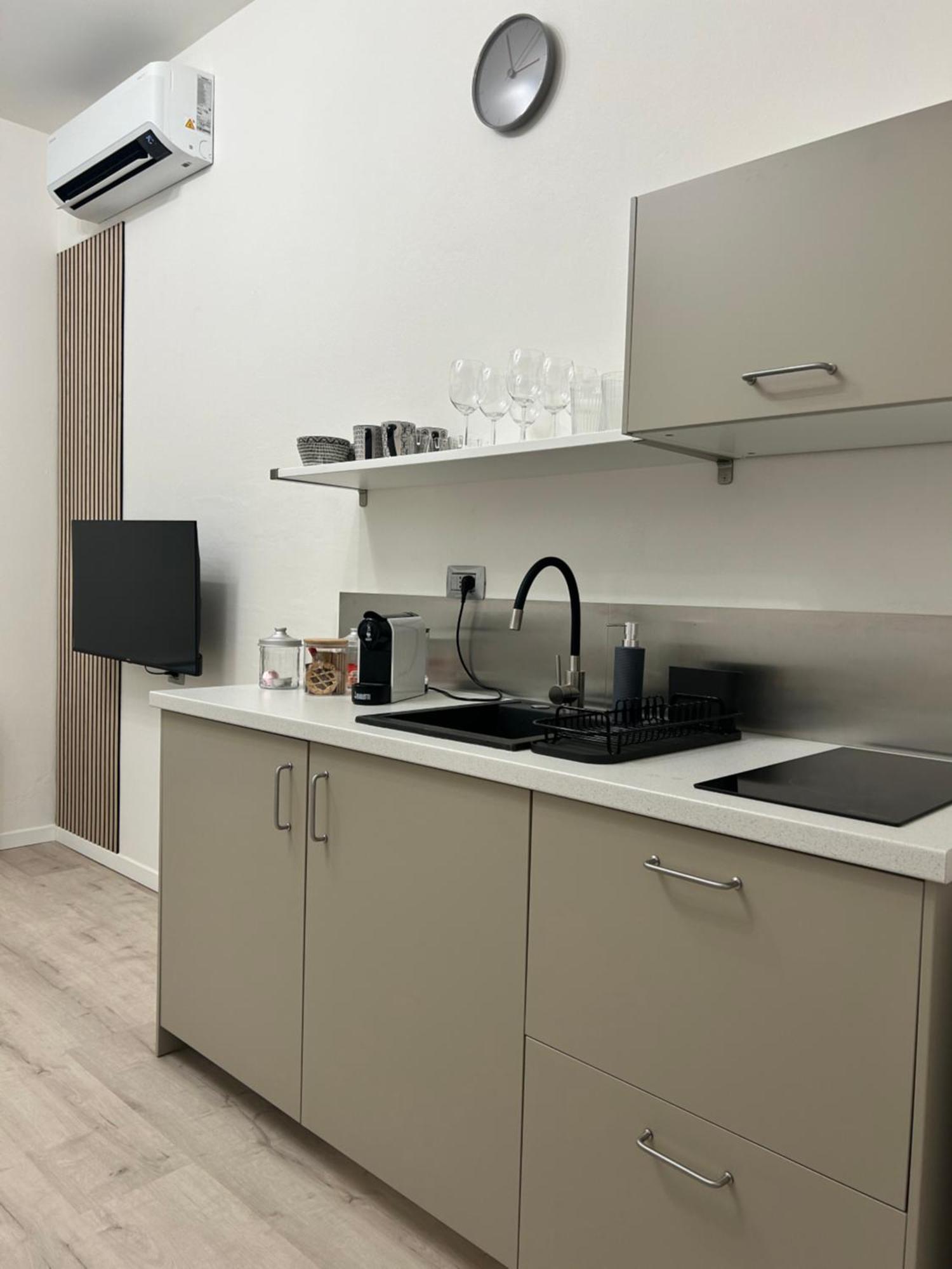 Tezone Seven Apartments ヴェローナ エクステリア 写真